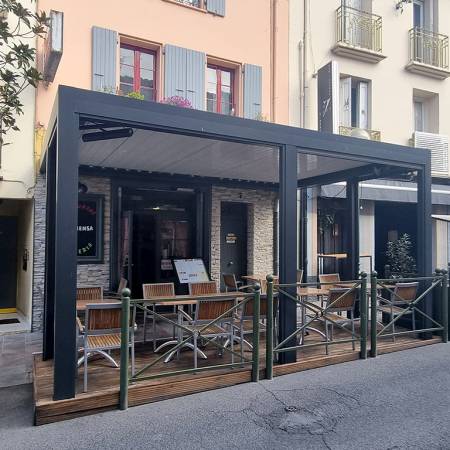 Pergola terrasse de café